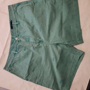 Vineyard Vines Shorts with Embroidery fish detail 42